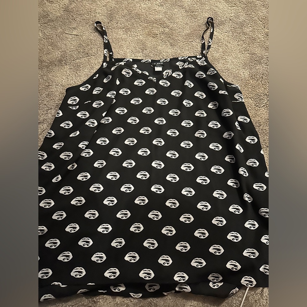 TORRID Lips Top